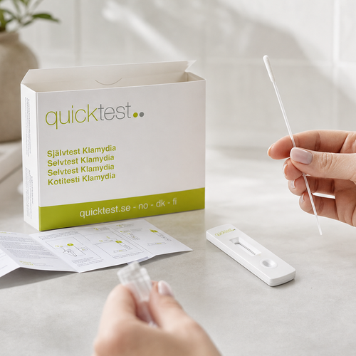 Klamydia självtest med bomullspinne och Quicktest förpackning